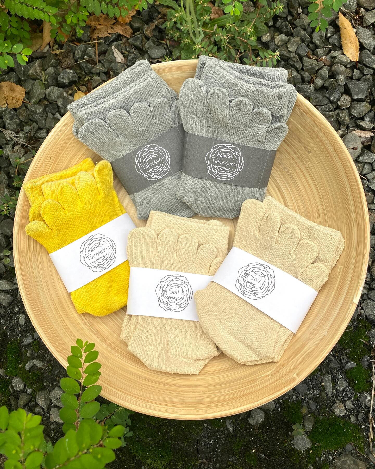 草木染め 絹の5本指ソックス、入荷しました🧦22~24cm