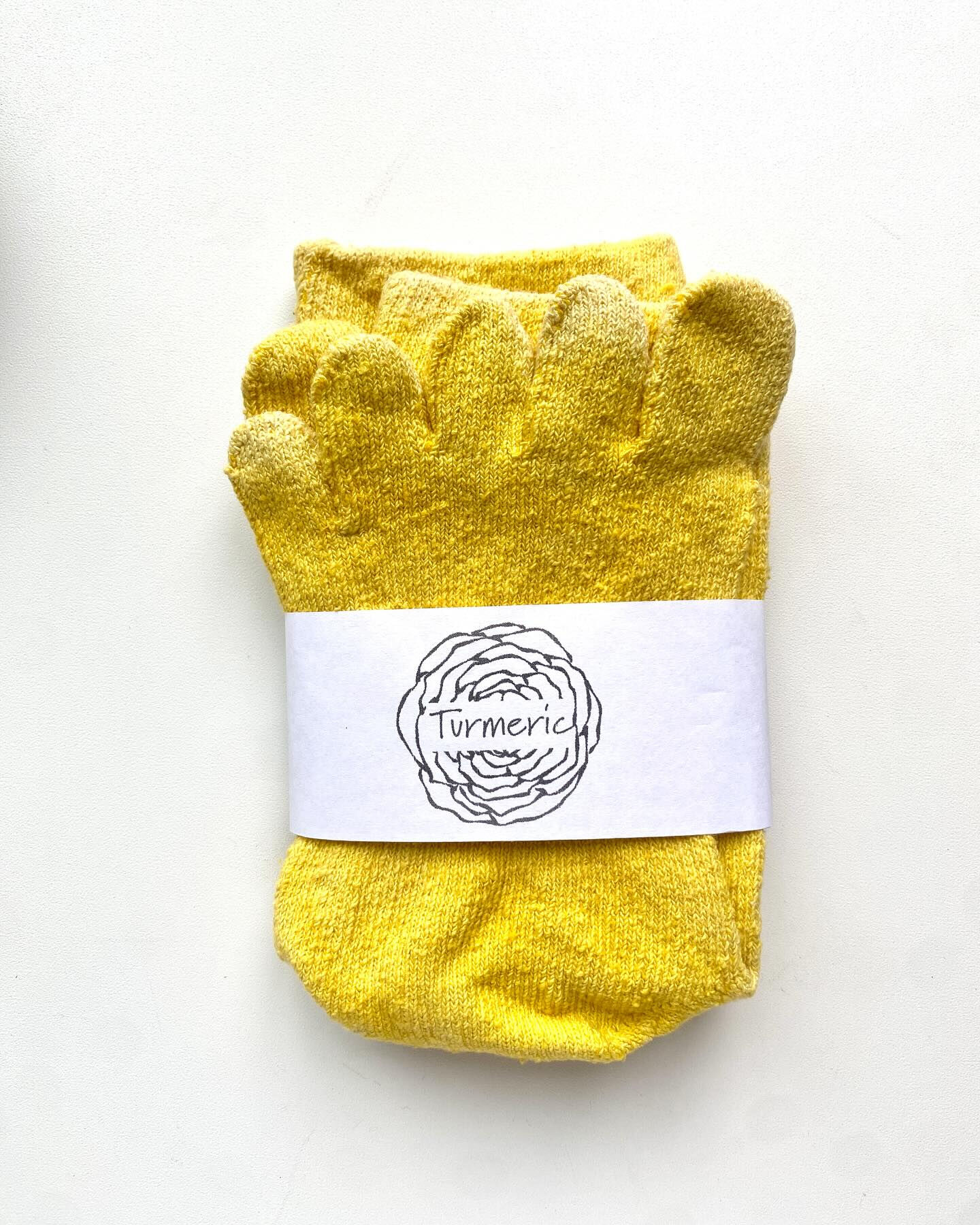 草木染め 絹の5本指ソックス、入荷しました🧦22~24cm