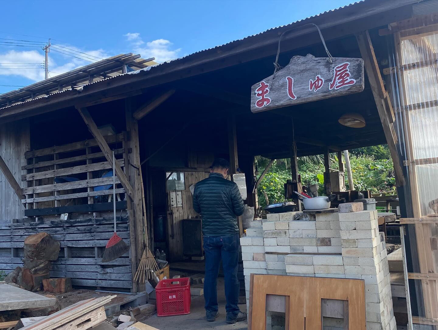 徳之島で伝統的な製法で塩作りをしているましゅ屋さん